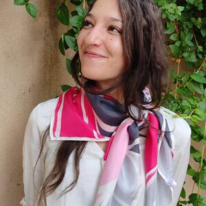 pañuelo grande de seda mensaje sonríe rosa aziza puch