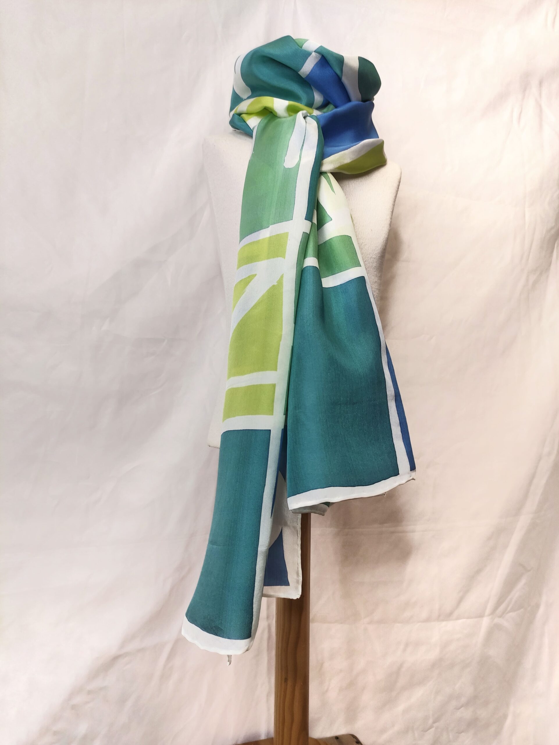 Fular de seda mensaje diferente verde Aziza Puch