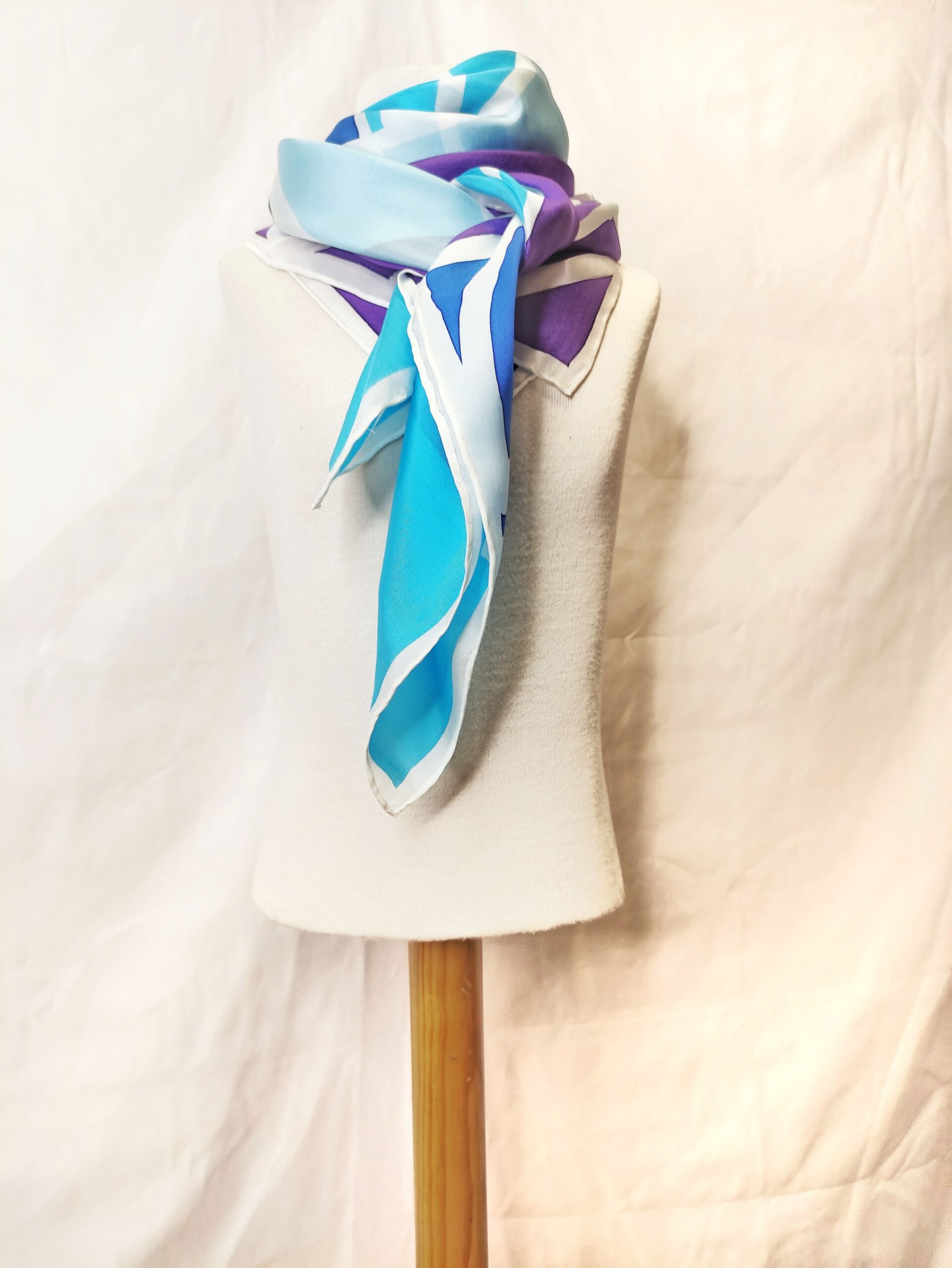 Pañuelo Grande de seda mensaje amistad azul Aziza Puch