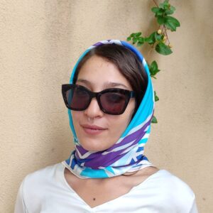 Pañuelo grande de seda mensaje amistad azul y morado exclusivo aziza puch