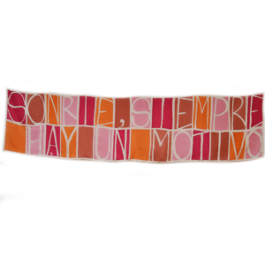 fular de seda mensaje sonrie rosa original aziza puch