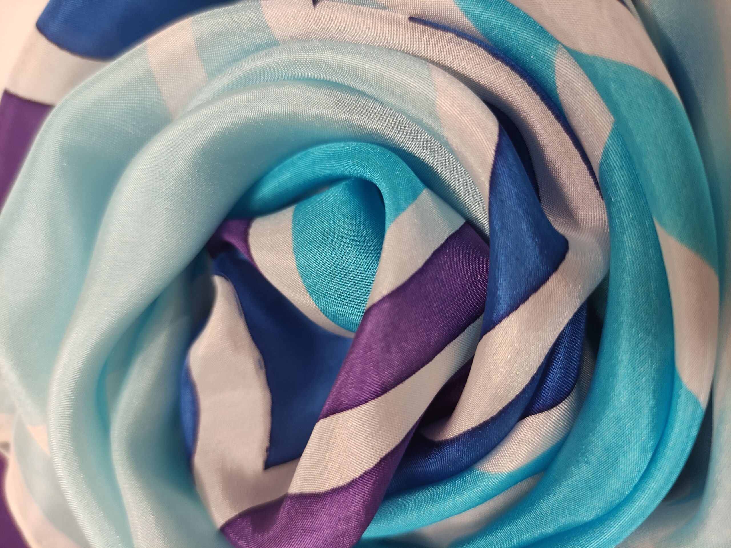 pañuelo grande de seda mensaje amistad azul y morado unico aziza puch