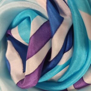 pañuelo grande de seda mensaje sonrie azul y morado unico aziza puch